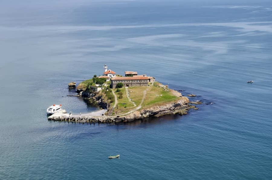 Над 25 000 туристи посетили остров Св. Анастасия от началото на сезона